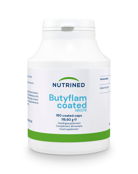 Frasco Butyflam Coated NutriNed 180 cápsulas DR-caps butirato de sódio saúde intestinal vista frontal
Rótulo Butyflam Coated NutriNed com composição butirato de sódio 500 mg detalhe lateral da embalagem
Cápsulas Butyflam Coated NutriNed de libertação retardada sobre fundo neutro acompanhadas de copo de água ao pequeno-almoço