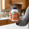 Adulto a apresentar Calcium Citrate NOW