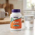 Zinc 50 mg NOW numa bancada de cozinha